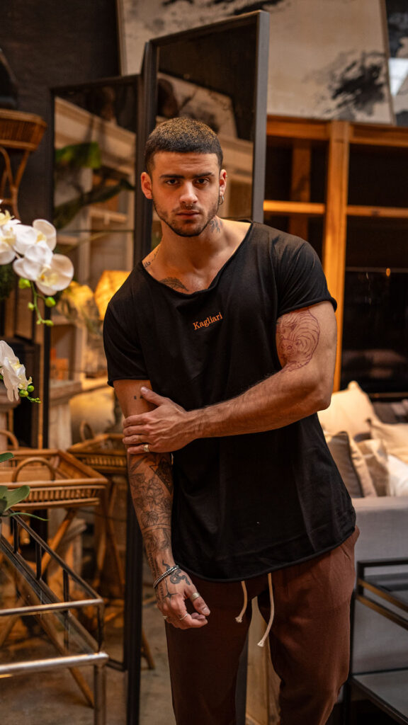 Remera Ibiza · Black Center