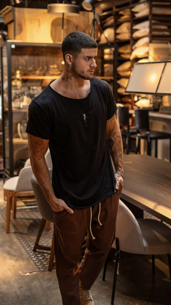 Remera Ibiza · Black Center Rose