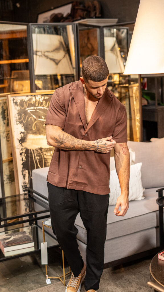 Camisa de Lino cuello Mao · Chocolate