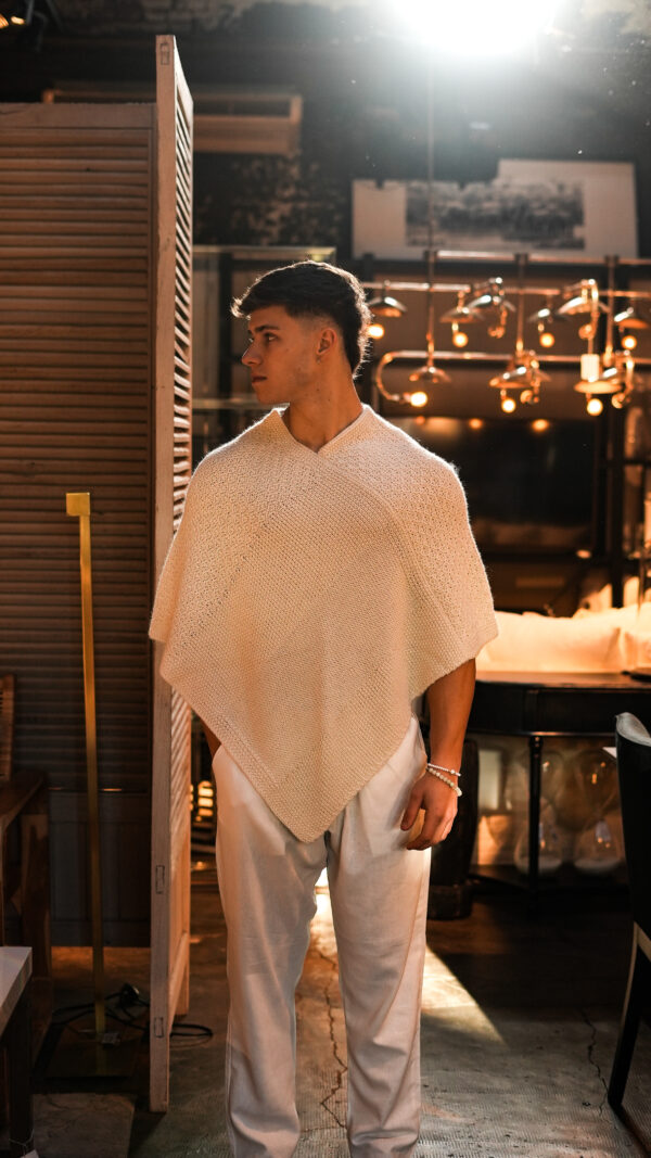 Poncho Perú Cream || 100% Baby Alpaca